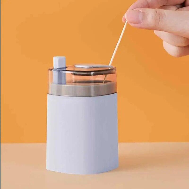 Dispenser Scobitori cu Buton de la Koken.ro, Suport Rotativ din Plastic, 8,3 x 5,5 cm, Culoare Gri - köken