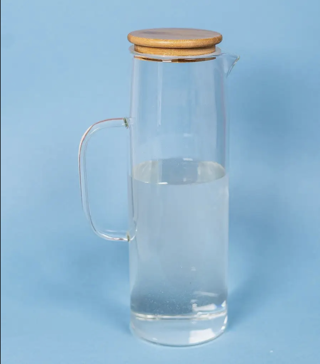 Carafa Pentru Apa din sticla borosilicată Koken, recipient cu Capac din bambus si otel inoxidabil, Ulcior 26 x 8,5 cm, 1500ml, Transparent/Lemn